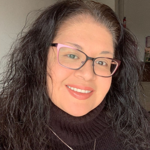 Meet your Posher, Carolyn - Picture 1 of 1